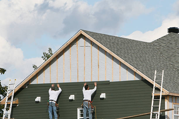 Professional Siding Installation technician working in New Hyde Park, NY